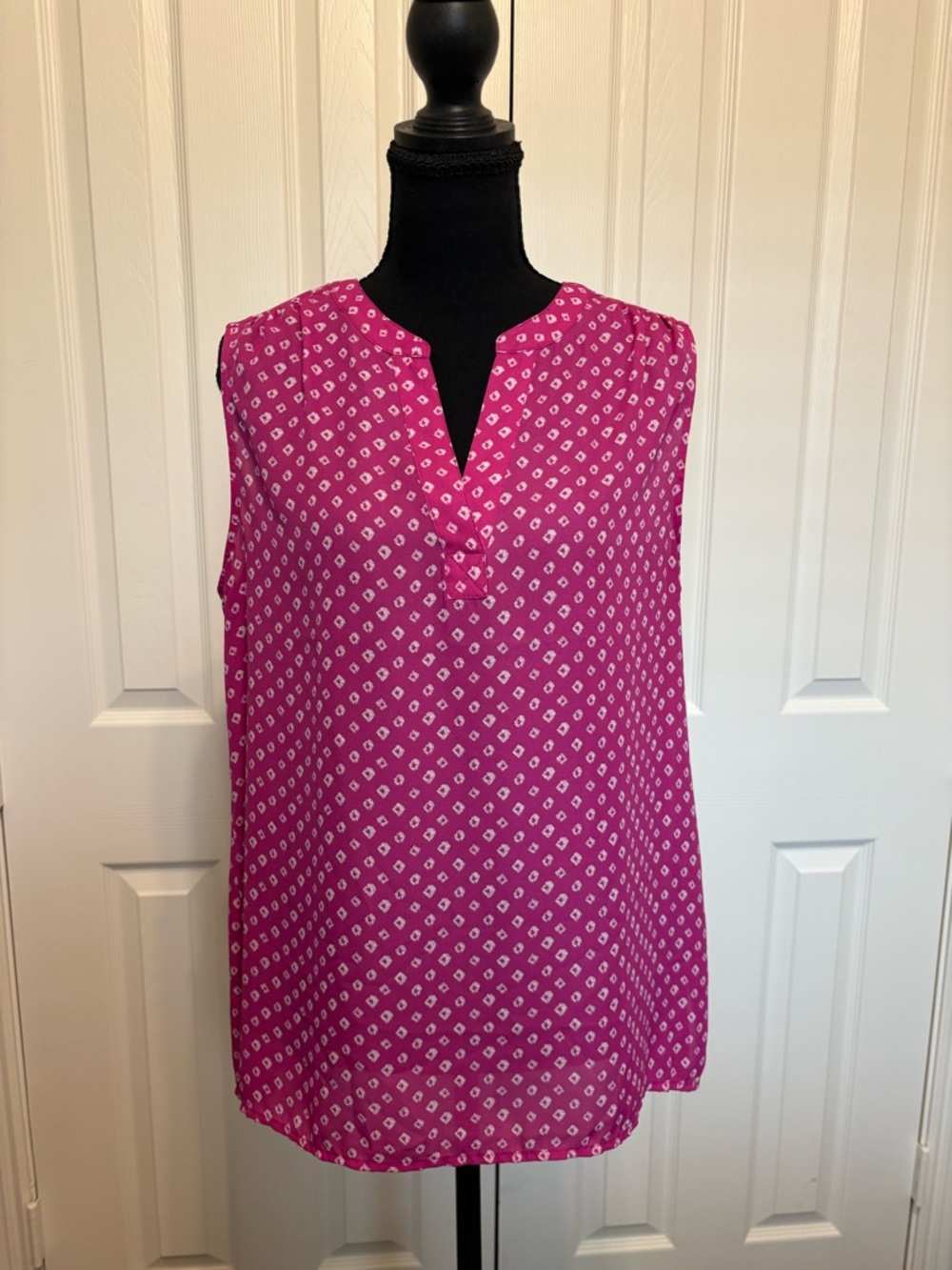 Chaus Sleeveless Fuchsia Diamond-Print Tunic Top